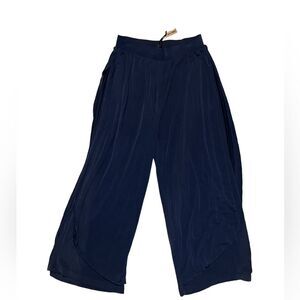 NWT Coco + Carmen | Wrap Boho Capri Pants 🌸